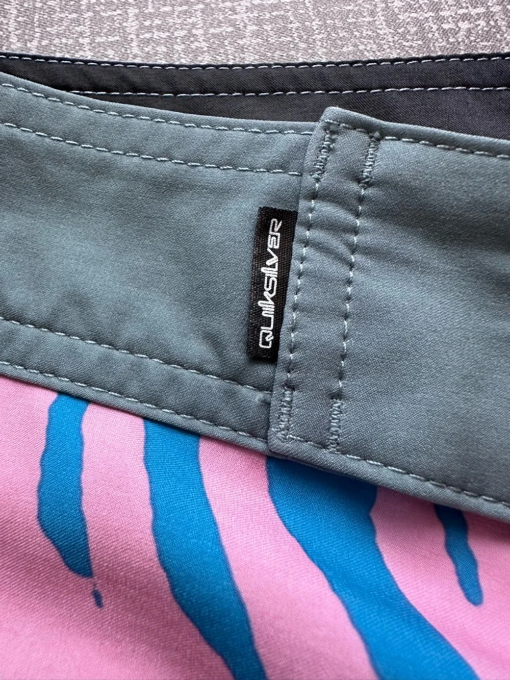Quiksilver Men’s Size 32 SurfSilk Board Shorts Pink‎ Blue Zebra Swim Trunks